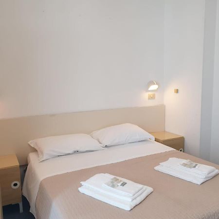 Hotel Baden Baden Римини Екстериор снимка