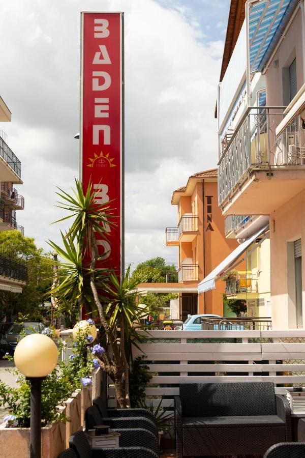 Hotel Baden Baden Римини Екстериор снимка