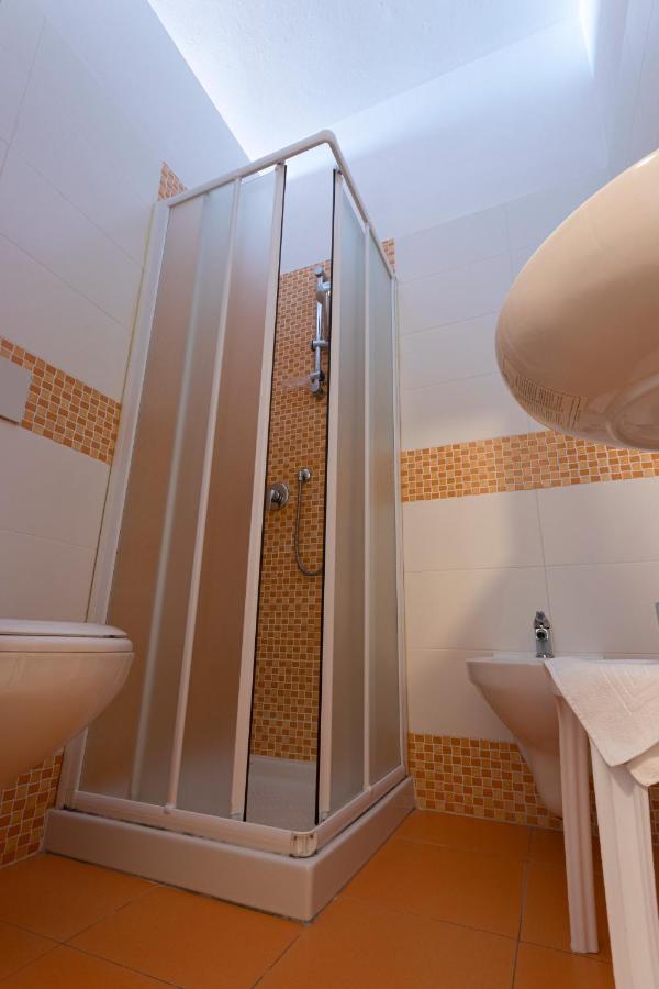 Hotel Baden Baden Римини Екстериор снимка