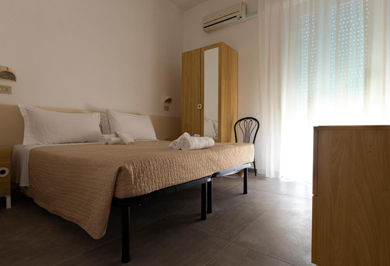 Hotel Baden Baden Римини Екстериор снимка