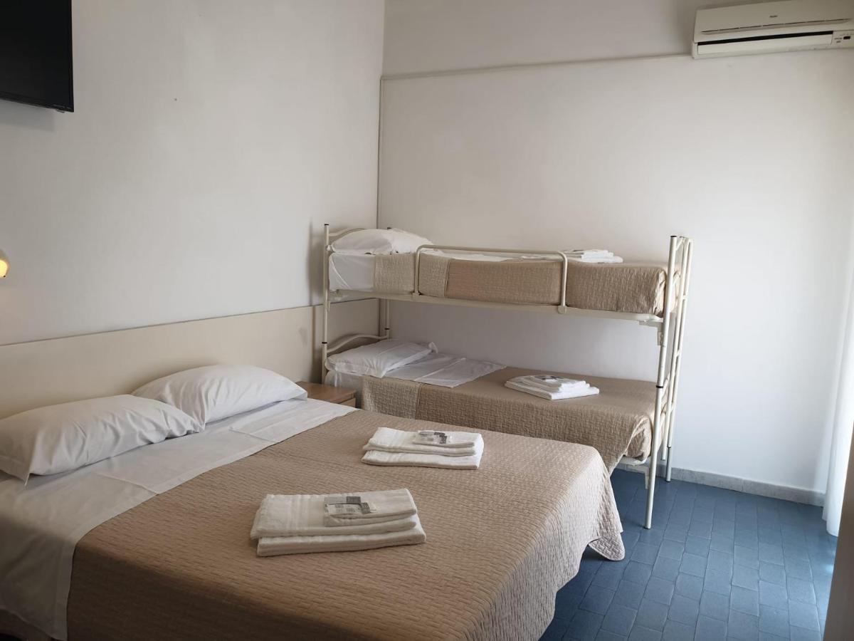 Hotel Baden Baden Римини Екстериор снимка