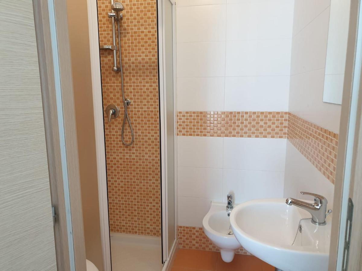 Hotel Baden Baden Римини Екстериор снимка
