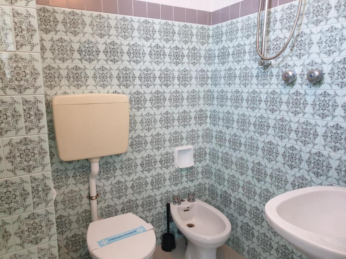 Hotel Baden Baden Римини Екстериор снимка