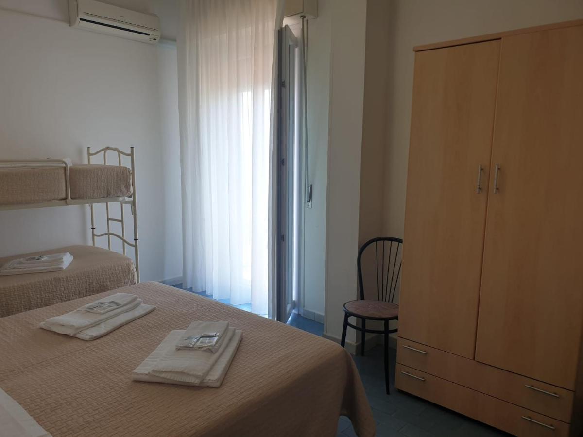 Hotel Baden Baden Римини Екстериор снимка