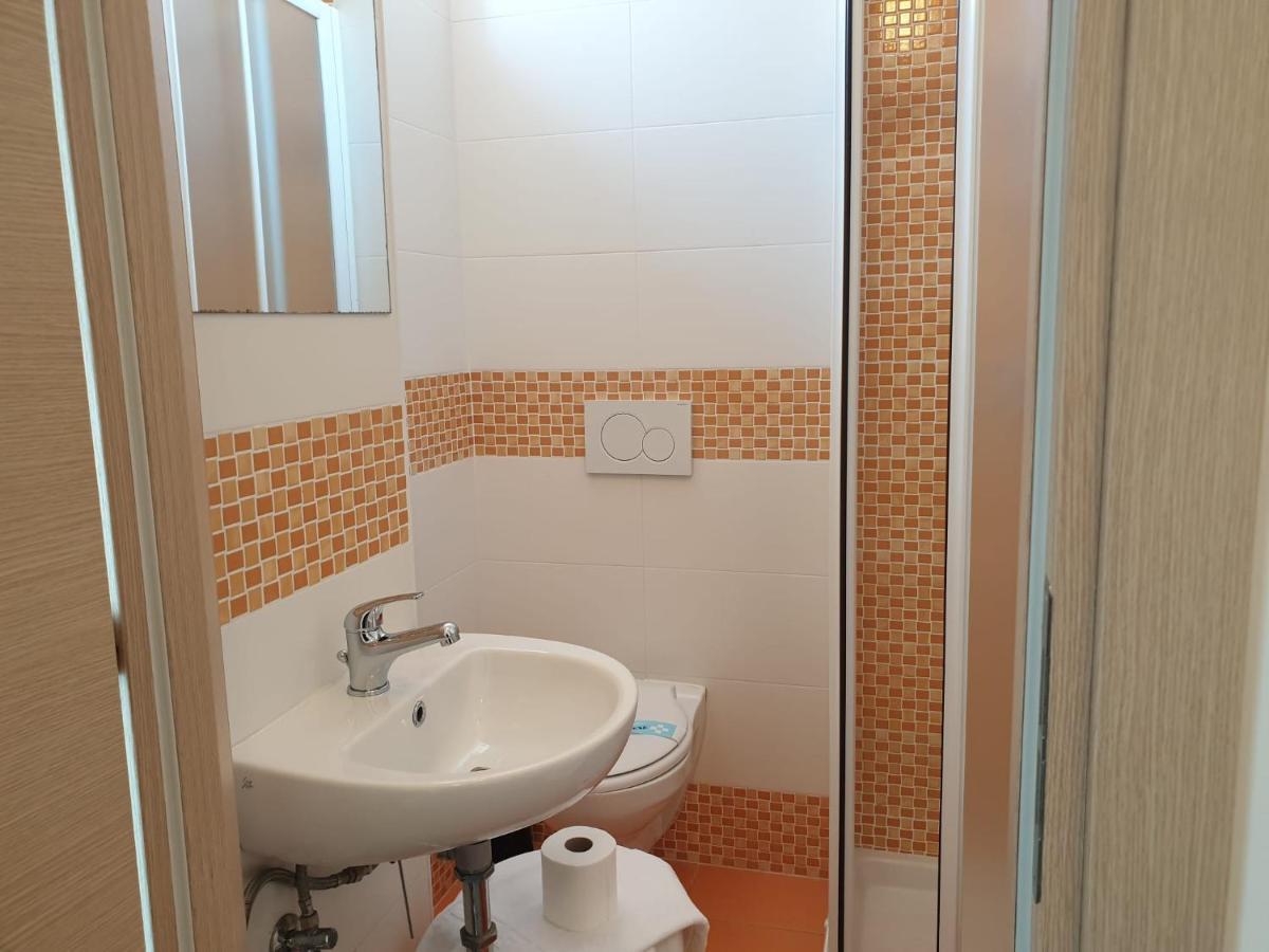 Hotel Baden Baden Римини Екстериор снимка
