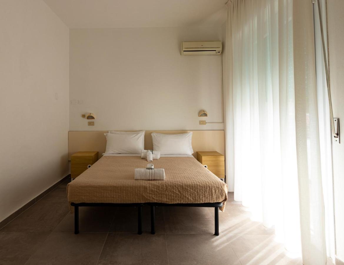 Hotel Baden Baden Римини Екстериор снимка